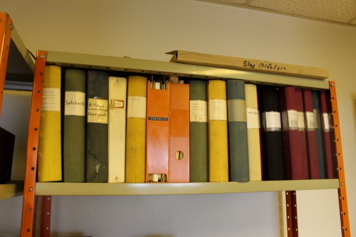 586967-7 Elinstrument, deltaker, 2 plåthyllor