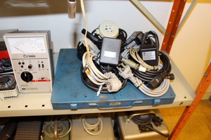 586967-16 Elinstrument, deltaker, 2 plåthyllor