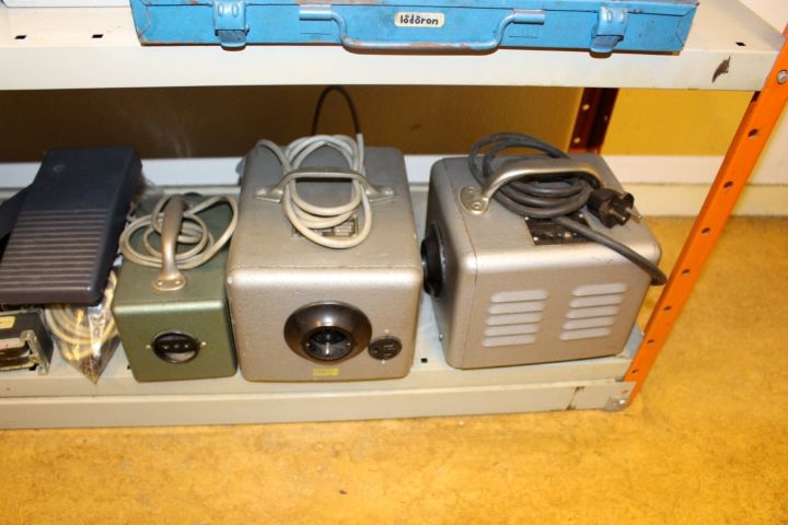 586967-17 Elinstrument, deltaker, 2 plåthyllor