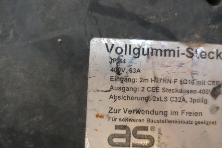 411002-3 3-phase power strip