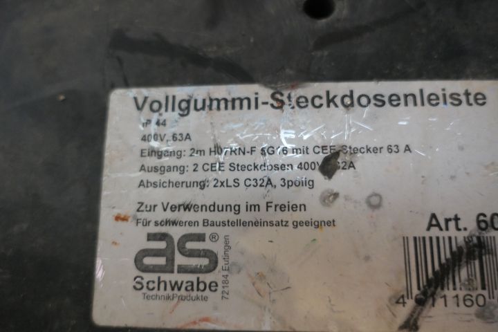 411002-4 3-phase power strip