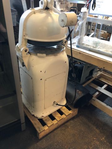 588486-2 Erika bull rollers