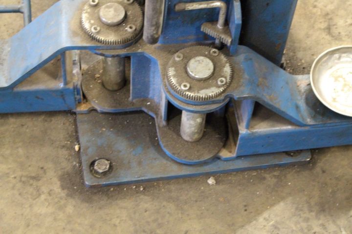 583973-6 2-pillar lift Nussbaum 2.30SLE -2007