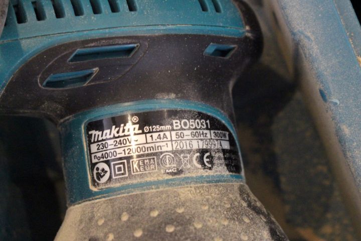 587054-4 Grinding machine, tiger saw, multi tool, Makita (BO5031 / JR3050T / TM3010C)