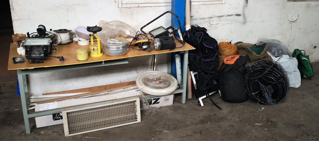 570030-1 Mixed batch backpacks, sleeping bags, fishing lights etc