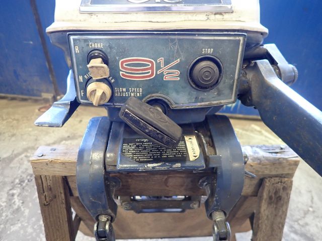 467061-3 Boat engine Evinrude 9.5hp with tank