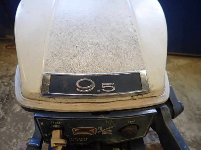 467061-5 Boat engine Evinrude 9.5hp with tank