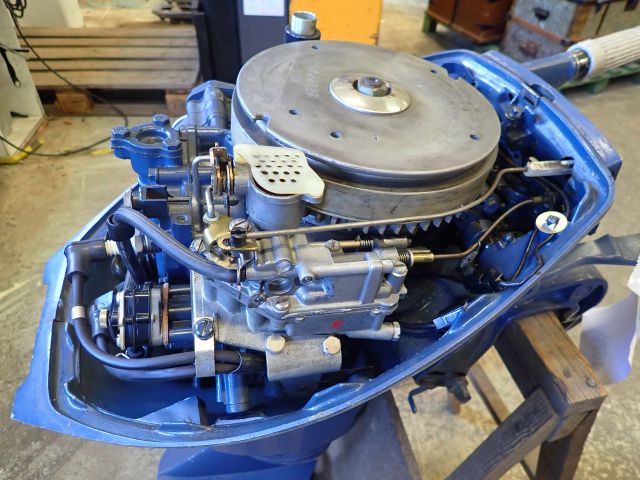 467061-10 Boat engine Evinrude 9.5hp with tank