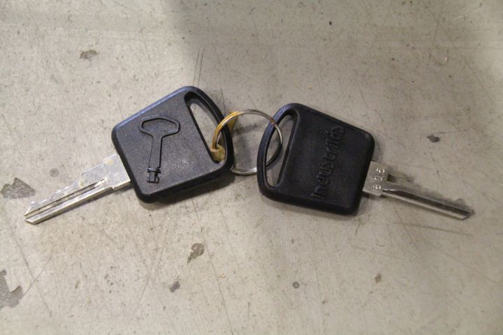 588671-26 Hybrid car, Goupil G5H -14 (2052mil, tipping surface)