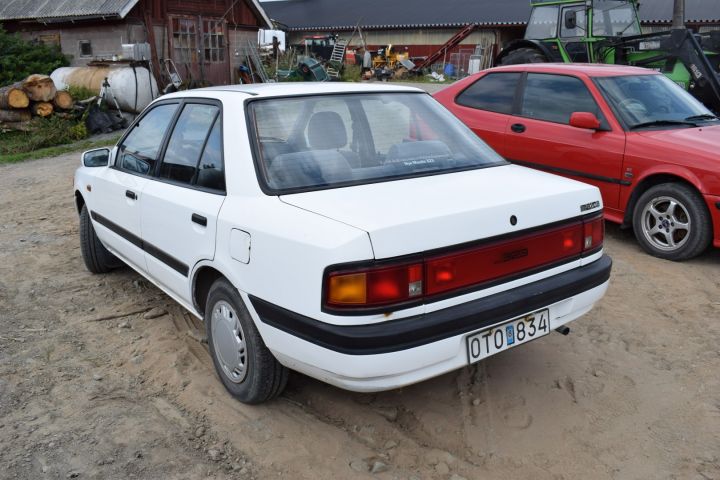 559810-3 Mazda 323 4-D 1.8l 16