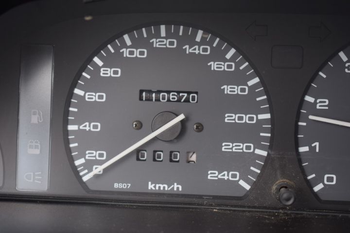 559810-6 Mazda 323 4-D 1.8l 16