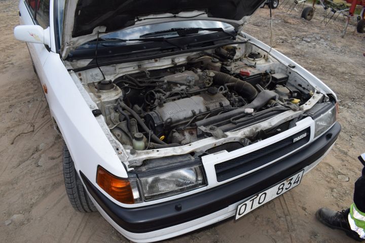 559810-12 Mazda 323 4-D 1.8l 16