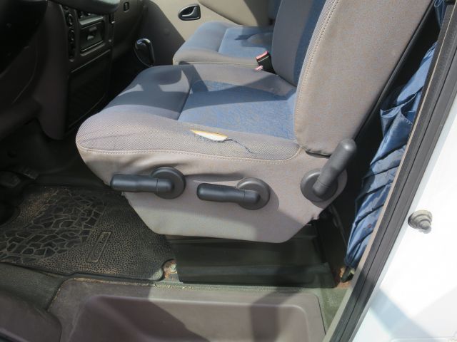 589327-29 Renault Master -2001 SMJ408