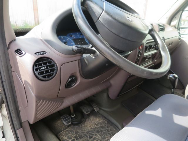 589327-30 Renault Master -2001 SMJ408