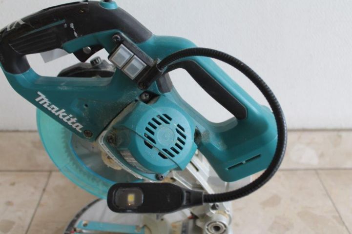 437184-6 Hood and saw DL5600 Makita