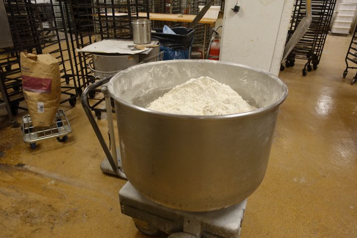 589536-7 Dough mixers make 150 kg