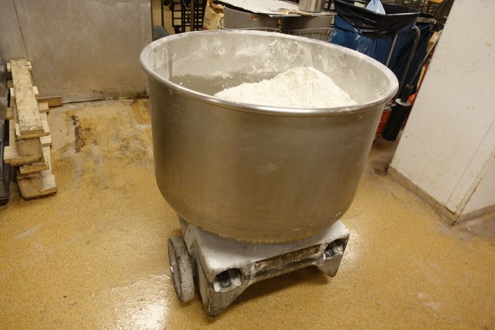 589536-8 Dough mixers make 150 kg