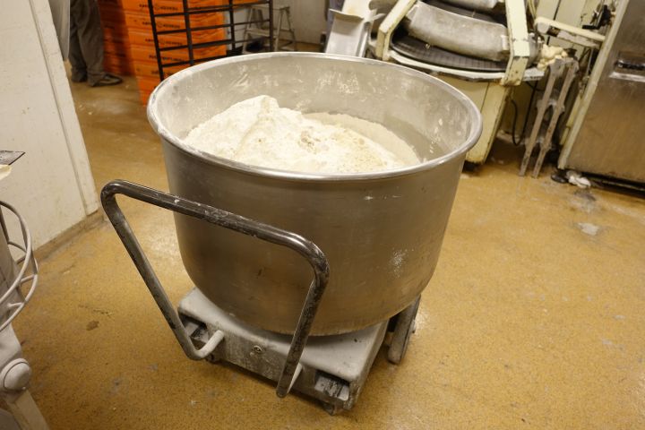 589536-9 Dough mixers make 150 kg