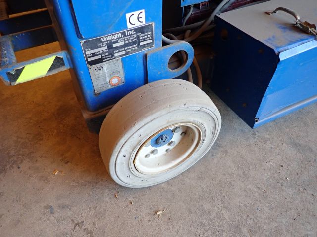 549741-17 Scissor lift Upright SL20