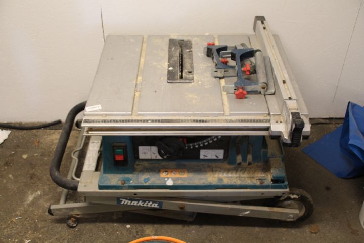 588676-1 Table saw with saw table, Makita 2704