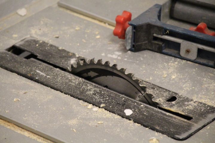 588676-3 Table saw with saw table, Makita 2704