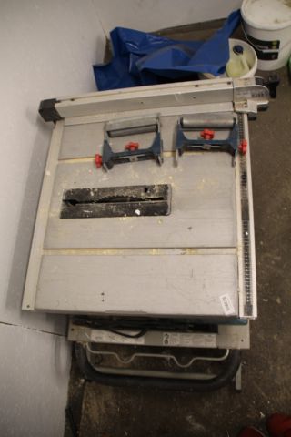 588676-6 Table saw with saw table, Makita 2704