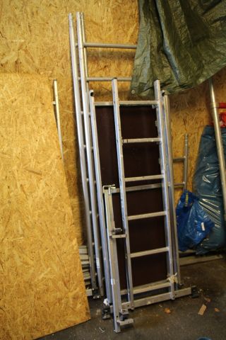 588682-7 Dismantled scaffolding, Krause