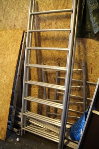 588682-9 Dismantled scaffolding, Krause