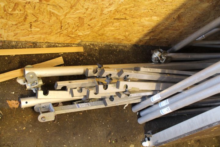 588682-13 Dismantled scaffolding, Krause
