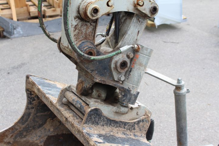 590170-12 Mini excavator Takeuchi TB016 (1751 hours) -08