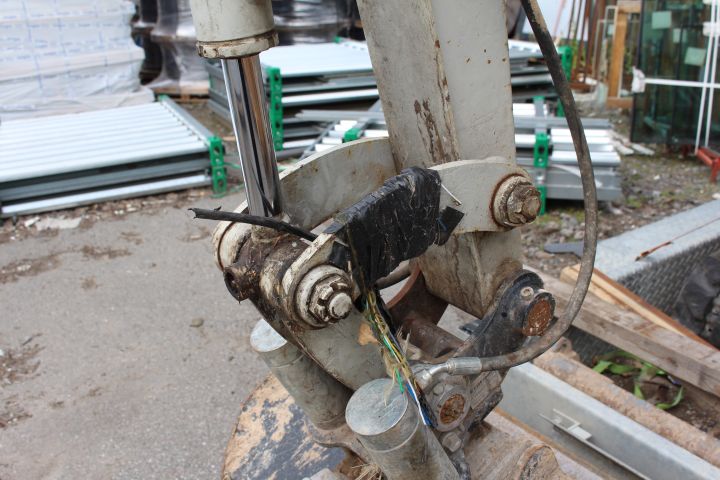 590170-13 Mini excavator Takeuchi TB016 (1751 hours) -08