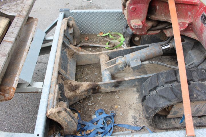 590170-19 Mini excavator Takeuchi TB016 (1751 hours) -08