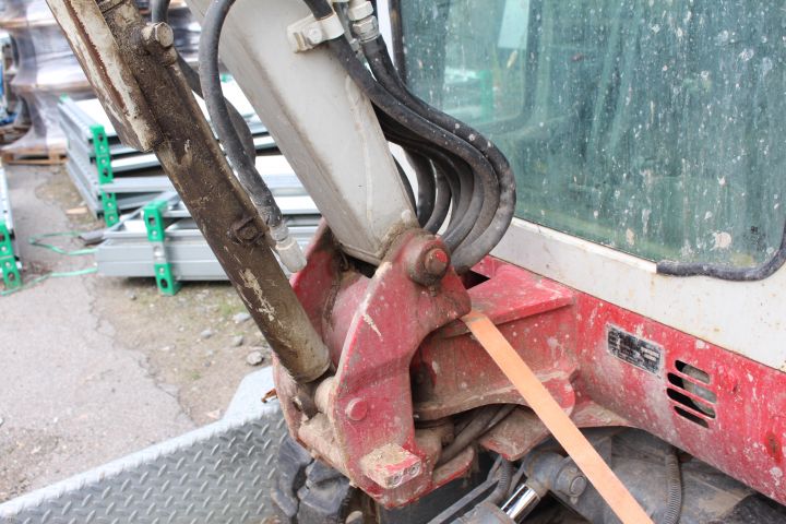 590170-21 Mini excavator Takeuchi TB016 (1751 hours) -08