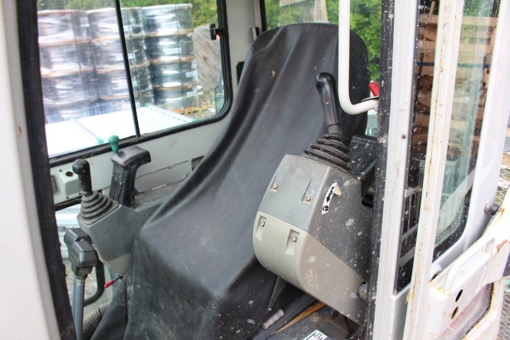 590170-30 Mini excavator Takeuchi TB016 (1751 hours) -08