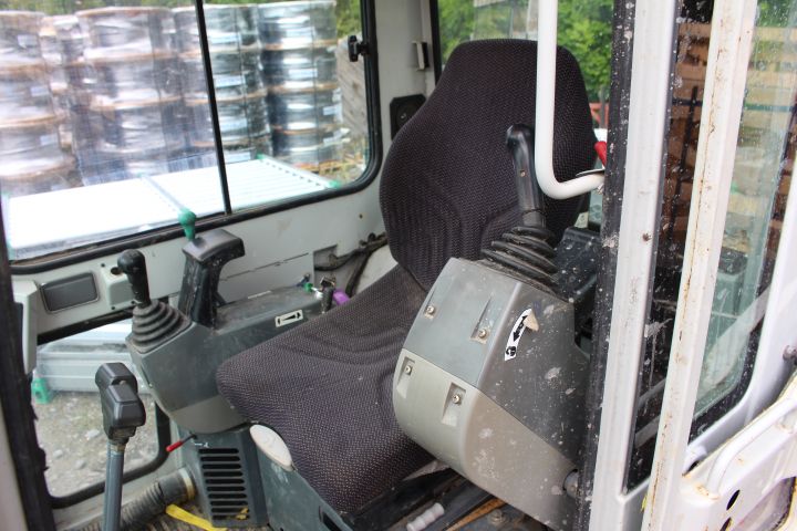 590170-31 Mini excavator Takeuchi TB016 (1751 hours) -08