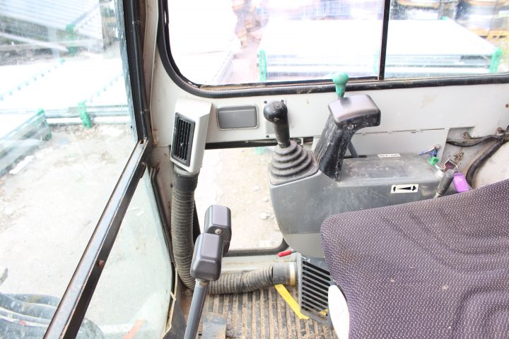 590170-32 Mini excavator Takeuchi TB016 (1751 hours) -08