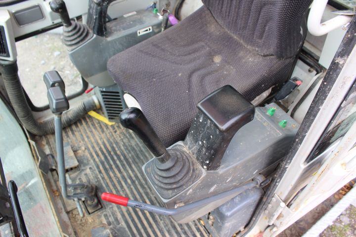 590170-35 Mini excavator Takeuchi TB016 (1751 hours) -08