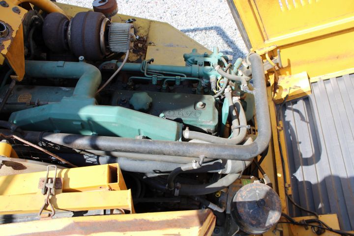 590915-41 Dumper Volvo A25C with crane -96