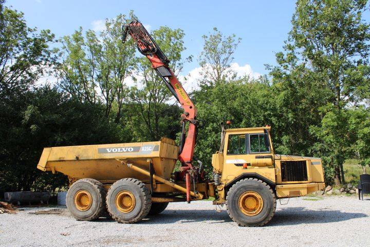 590915-4 Dumper Volvo A25C with crane -96