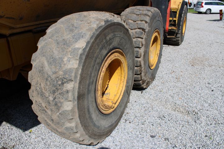 590915-12 Dumper Volvo A25C with crane -96