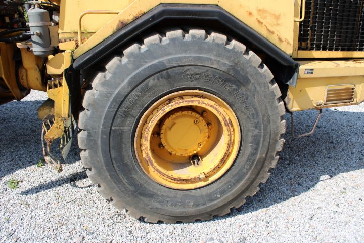 590915-14 Dumper Volvo A25C with crane -96