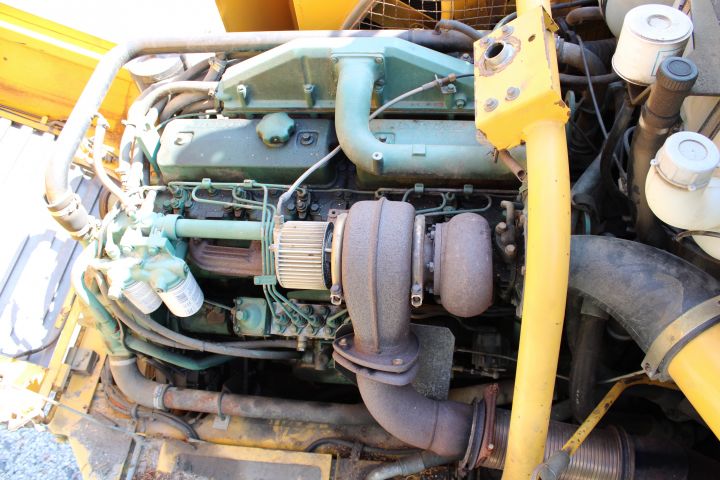 590915-38 Dumper Volvo A25C with crane -96