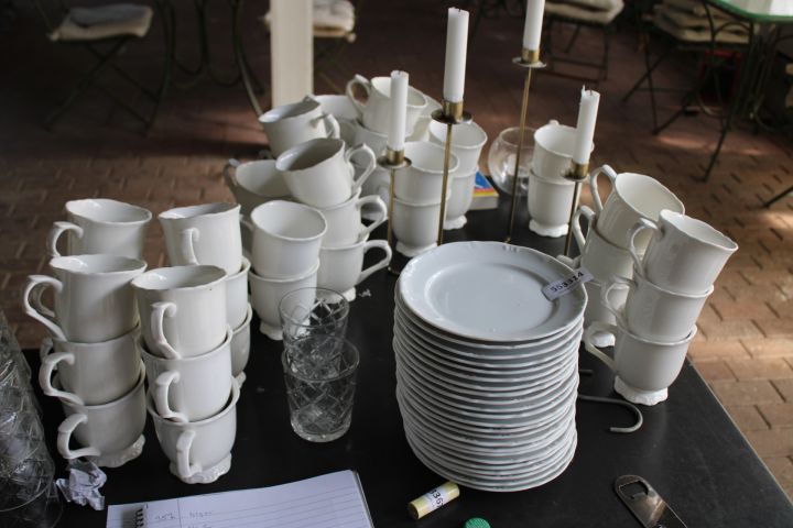 553314-1 Porslin och glas för restaurang: Tallrikar, djupa tallrikar, skålar, glas och bestick