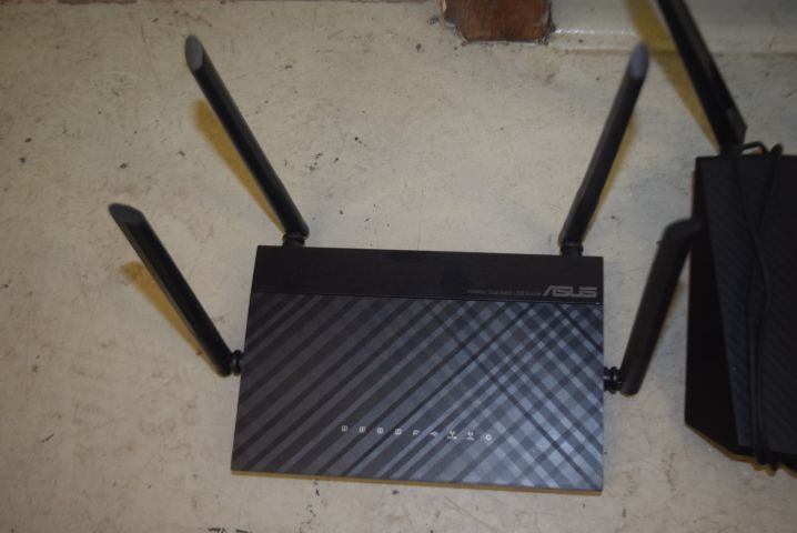 571676-6 Digital Book 4K, Chromecast, switches & routers