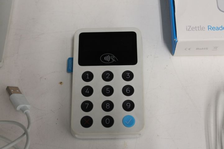437639-2 iZettle Card Reader with dock and accessories