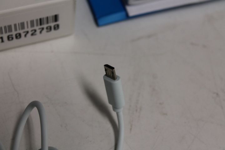 437639-8 iZettle Card Reader with dock and accessories