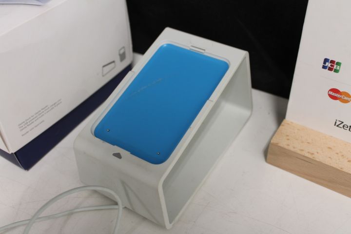 437639-10 iZettle Card Reader with dock and accessories