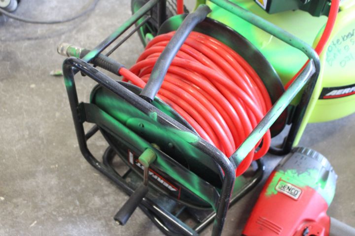 588730-4 Kompressor Mec-air Aerfast med två spikpistoler Senco