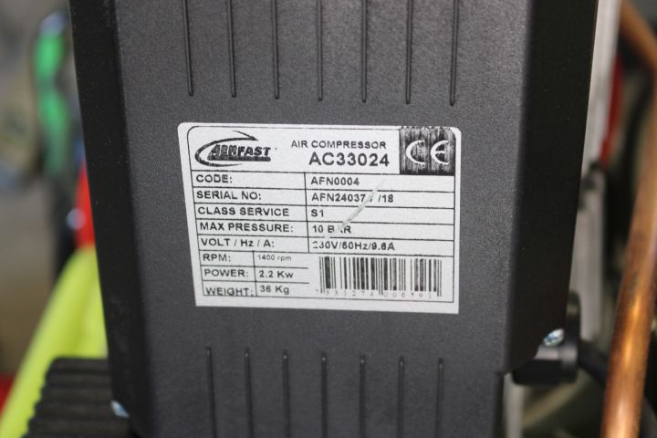 588730-7 Kompressor Mec-air Aerfast med två spikpistoler Senco