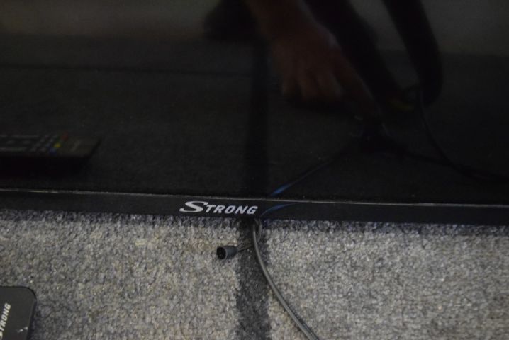 571690-2 32 "TV Strong SRT 32HZ4003N - demo